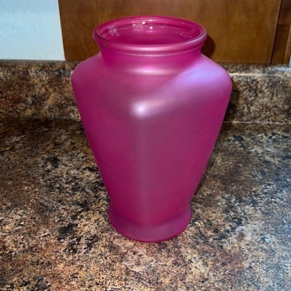 VINTAGE ROSE DEEP  PINK MADE IN USA 9"  GLASS  VASE SEE PHOTOS QUITE BEAUTIFUL